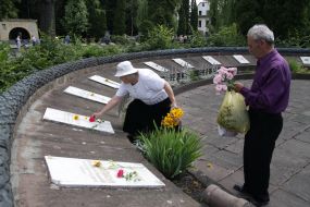 Laying-on of flowers