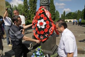 Laying-on of wreathes