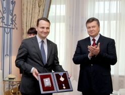 Viktor Yanukovich and Radoslaw Sikorski