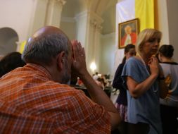 The believers venerate the relics of John Paul II