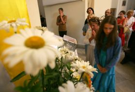 The believers venerate the relics of John Paul II