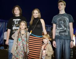 Nataliya Okunskaya with children