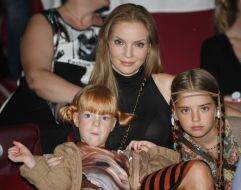 Nataliya Okunskaya with children