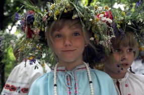 Girls in the crowns of wildflowers