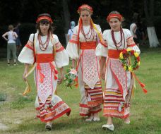 Girls in Ukrainian national dresses