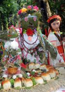 A girl near a scarecrow with pies