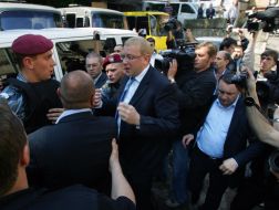 A scuffle between the soldiers of the special forces and deputies