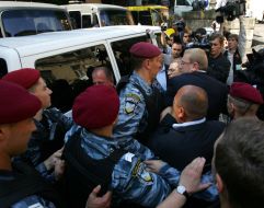 A scuffle between the soldiers of the special forces and deputies