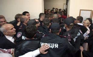 Yulia Timoshenko leaves the courtroom