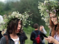 Girls wearing the crowns of the field flowers