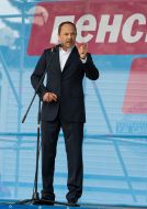 Сергей Тигипко выступает с речью