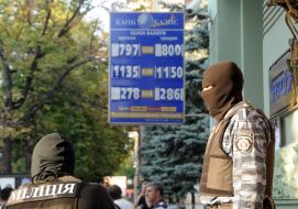 Сотрудники спецподразделения "Беркут"