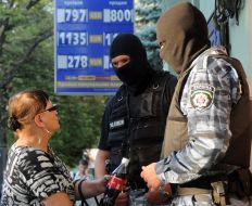 Сотрудники спецподразделения "Беркут"