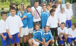 Artyom Fedetskiy and young sporsmen