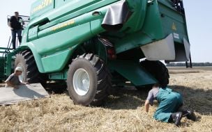 Combiners examine a combine