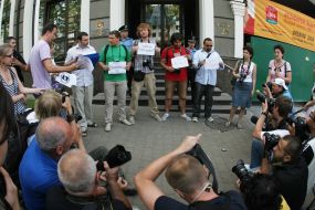 Rally in support of arrested Georgian photographers