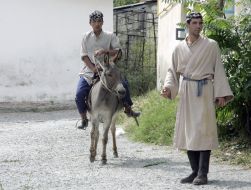 Actors of crowd scenes