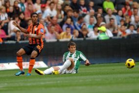 Douglas Costa  and Igor Oshchipko