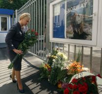 Yulia Tlimoshenko lays flowers