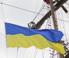 Флаг Украины на парусном судне ВМС Мексики