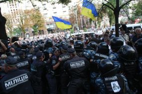 Милиция оттесняет сторонников Юлии Тимошенко от здания суда