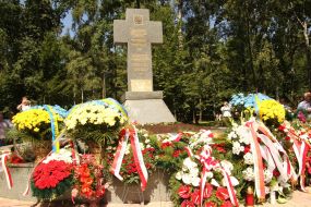 Памятник погибшим польским интеллигентам
