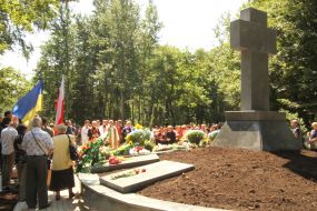 Памятник погибшим польским интеллигентам
