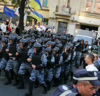 Employees of «Berkut» convoy a paddy wagon with Timoshenko
