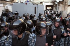Soldiers of "Berkut" convoy a paddy wagon with Timoshenko
