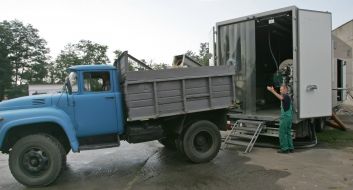 Unloading of mud