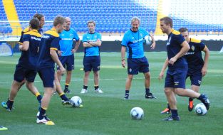 Eric Hamre and players of the national team of Sweden