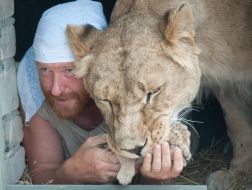 Олександр Пилишенко і левиця Катя