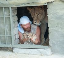 Aleksandr Pylyshenko and lioness Katya