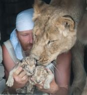 Олександр Пилишенко і левиця Катя