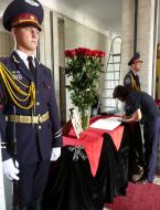 Guard of honour near the book of condolences