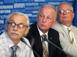 Vyacheslav Gusynin, Eduard Kuznetsov and Evgeniy Mahonin