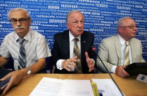 Vyacheslav Gusynin, Eduard Kuznetsov and Evgeniy Mahonin