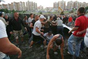 A fight between guards and protesters