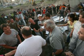 A fight between guards and protesters