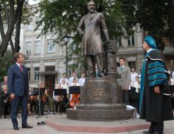 Aleksandr Popov and Viktor Ognevyuk