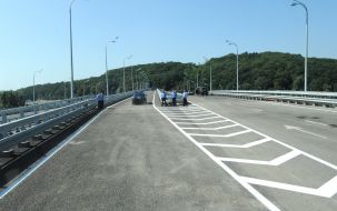 Highway stream crossing