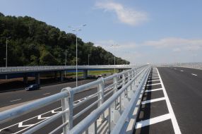 Highway stream crossing