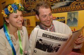 Young pair reads a newspaper
