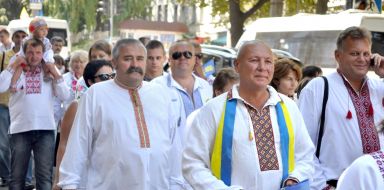 Участники парада вышиванок