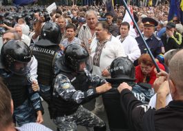 Clash between "Berkut" and participants of the mass meeting