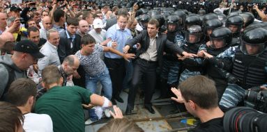 Clash between "Berkut" and participants of the mass meeting