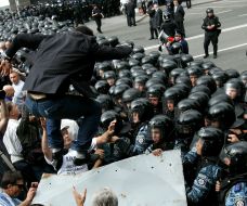 Participants of the meeting try to break the cordon of militia
