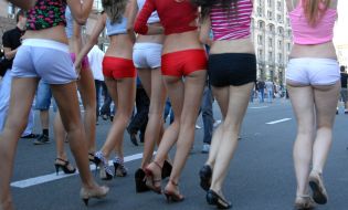 Участницы Парада моделей в нижнем белье