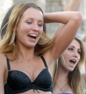 Участницы Парада моделей в нижнем белье