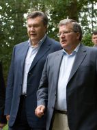 Viktor Yanukovich and  Bronislaw Komorowski